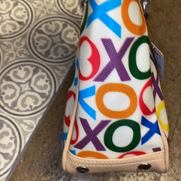 Women’s XOXO Handbag - Picture 10 of 10